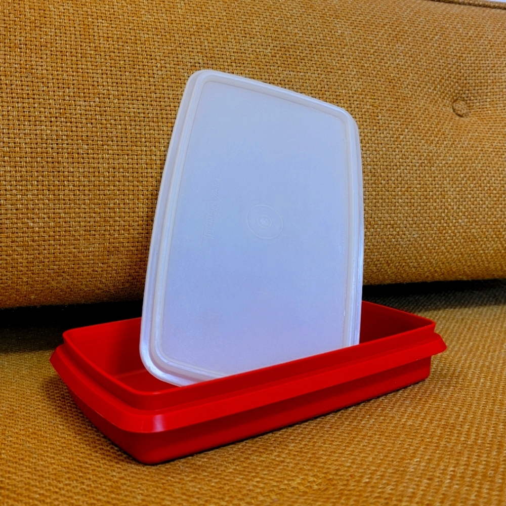 Vintage Tupperware Red 816-11, approx 9" x 5"